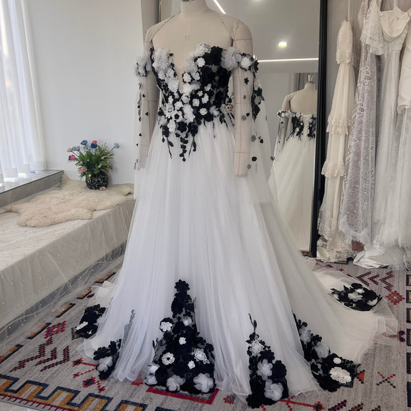 Black And White Wedding Dresses 3D Flowers Detachable Off Shoulder Sleeves Bridal Gowns