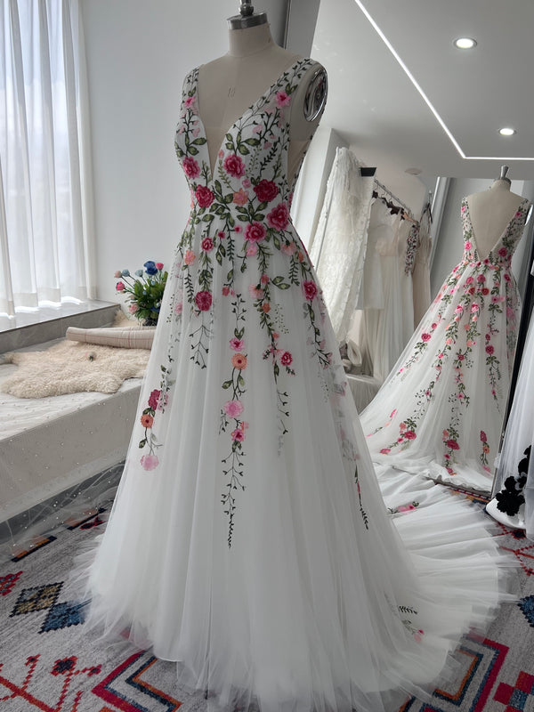 Sleeveless Soft Tulle V Neck Colored Embroidery A Line Garden Wedding Gowns